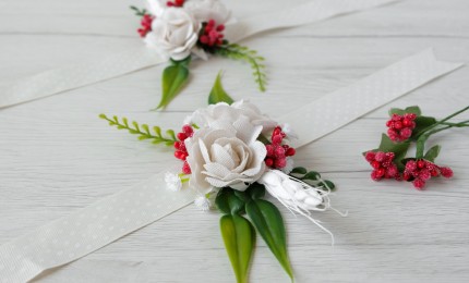 Corsage da polso. DIY braccialetti floreali per le damigelle